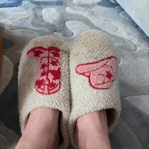 Women’s slippers used size L